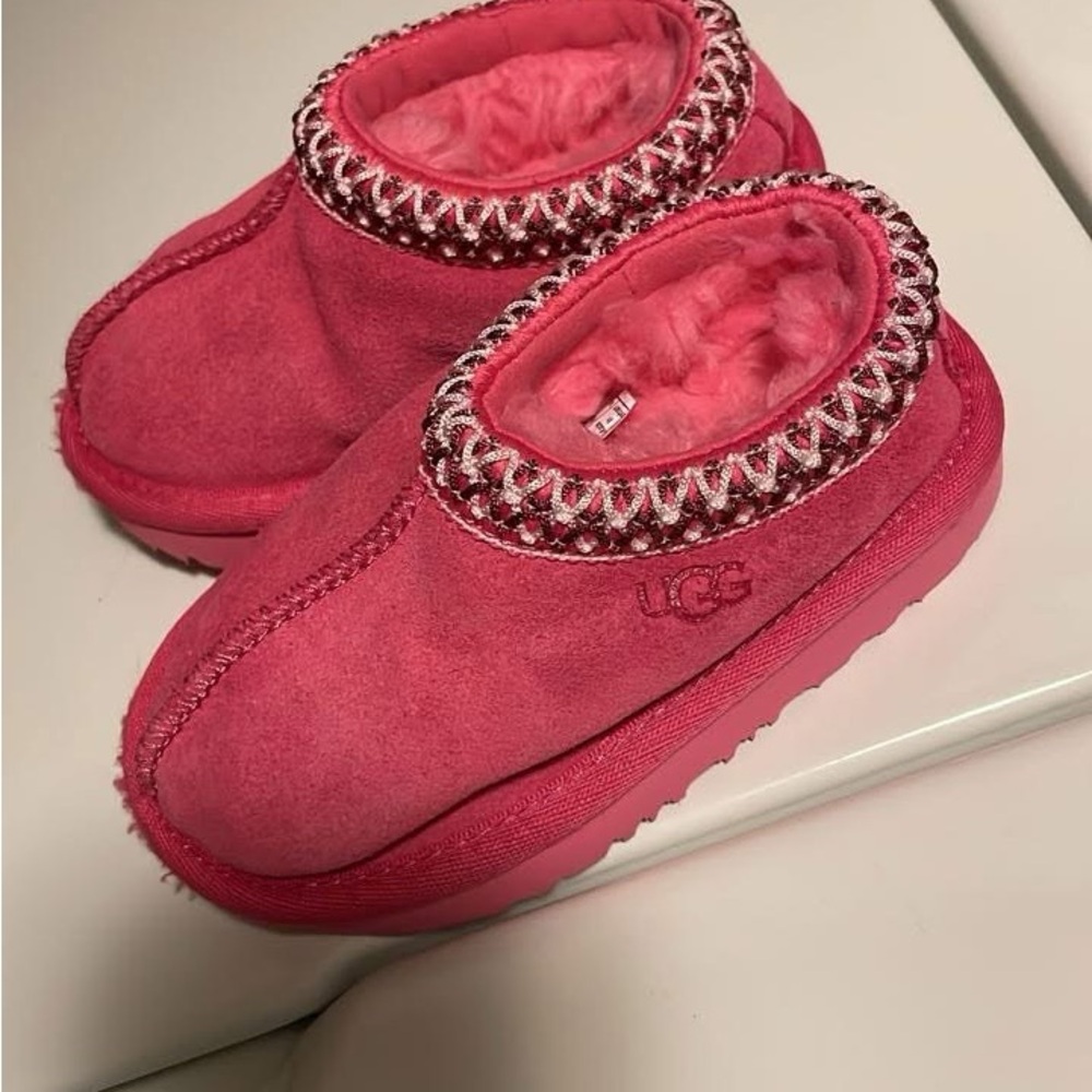 UGG Fuchsia Slippers with Plush Lining